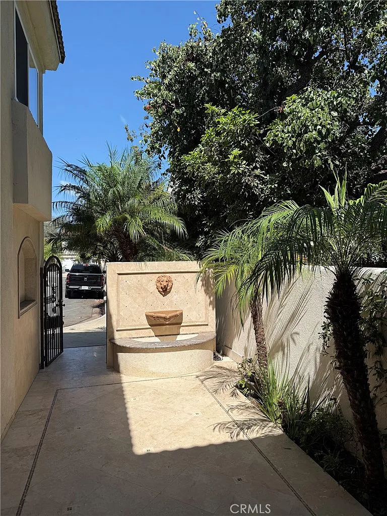 4 bed, 2.5 bath, 2126 sqft, $5,400 — Photo 4