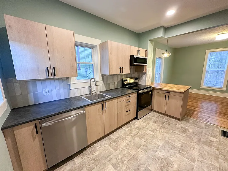 303 Page St NE — Photo 5