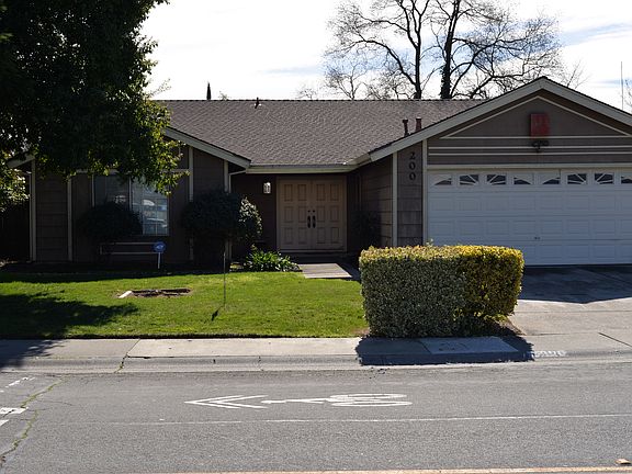 3rd image of 2000 Pebblewood Dr