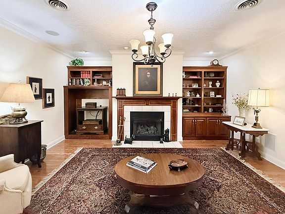 3rd image of 1361 Rutherford St