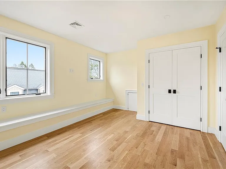 110 Newport Ave — Photo 11