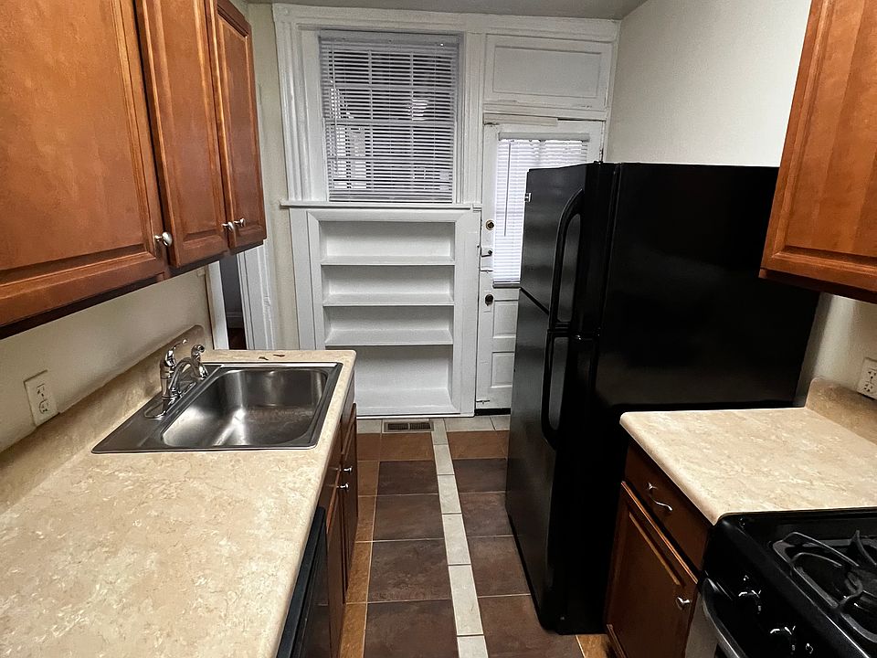 1st image of 3118 Kensington Ave APT 1