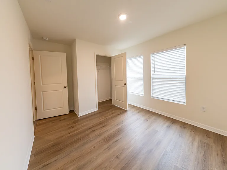 1828 Grand Ridge St S — Photo 23