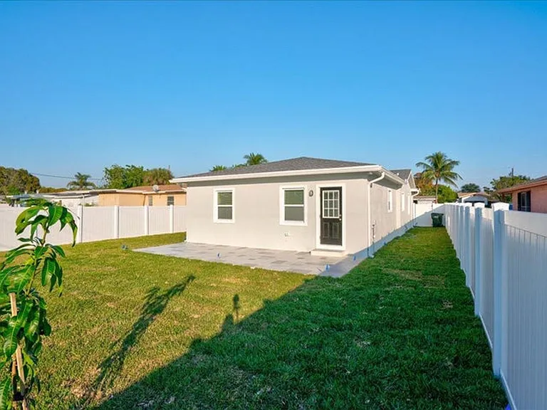 320 NW 6th Ave — Photo 19