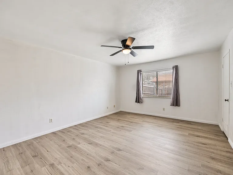 2933 Silverdale Ln — Photo 12