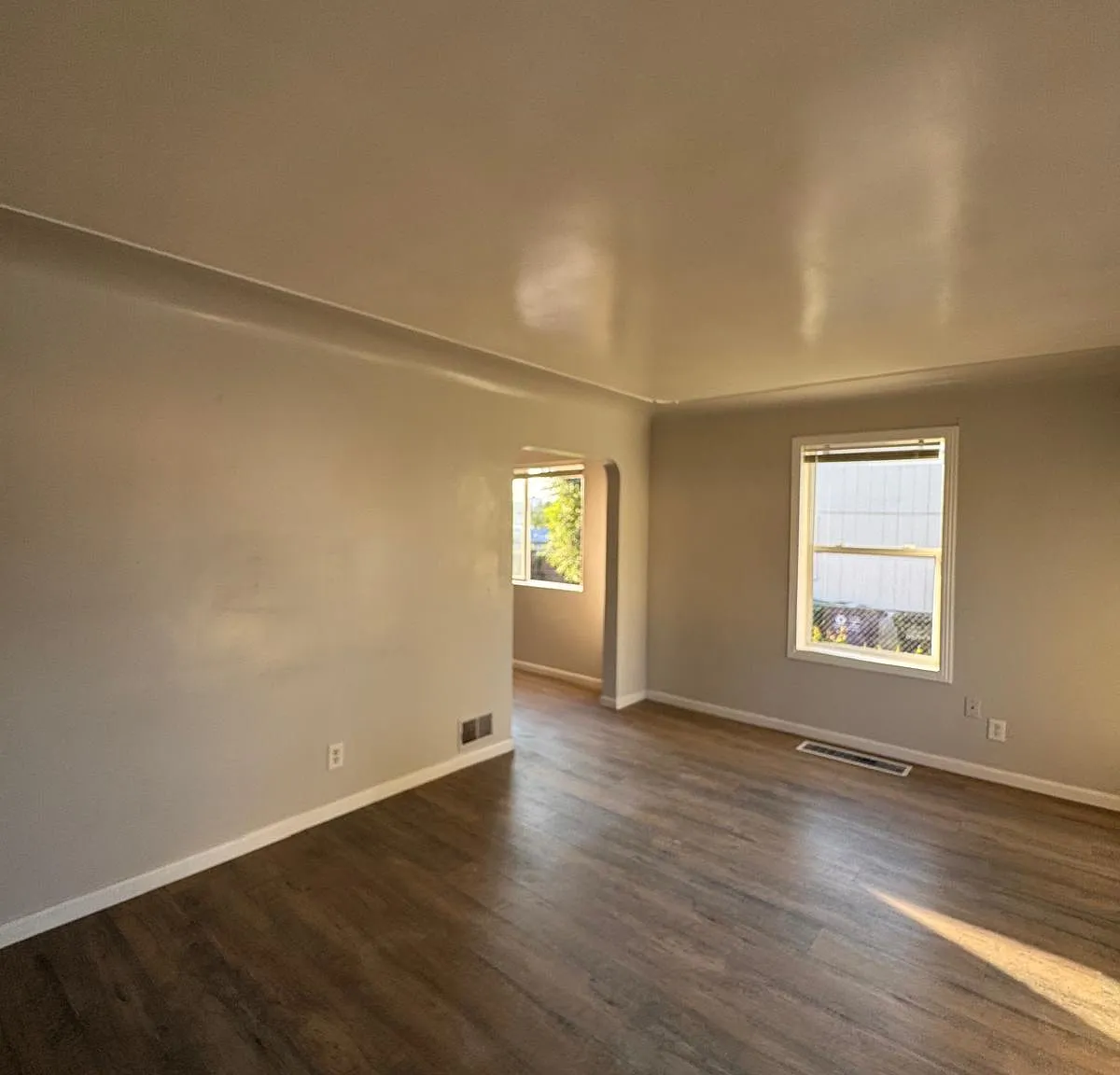 909 Meade St — Photo 4