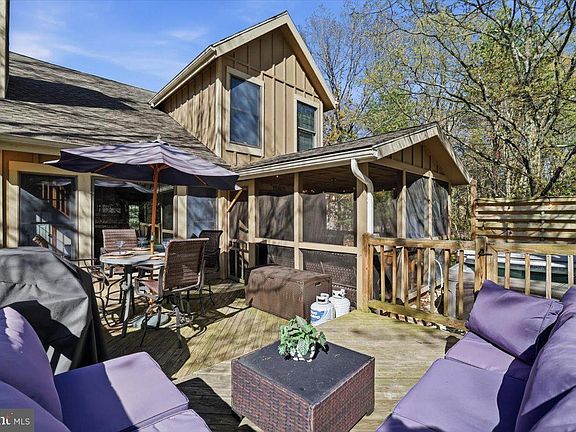 4th image of 151 Pine Ct