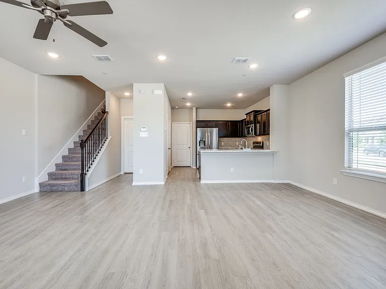 3537 Brentwood Dr — Photo 2