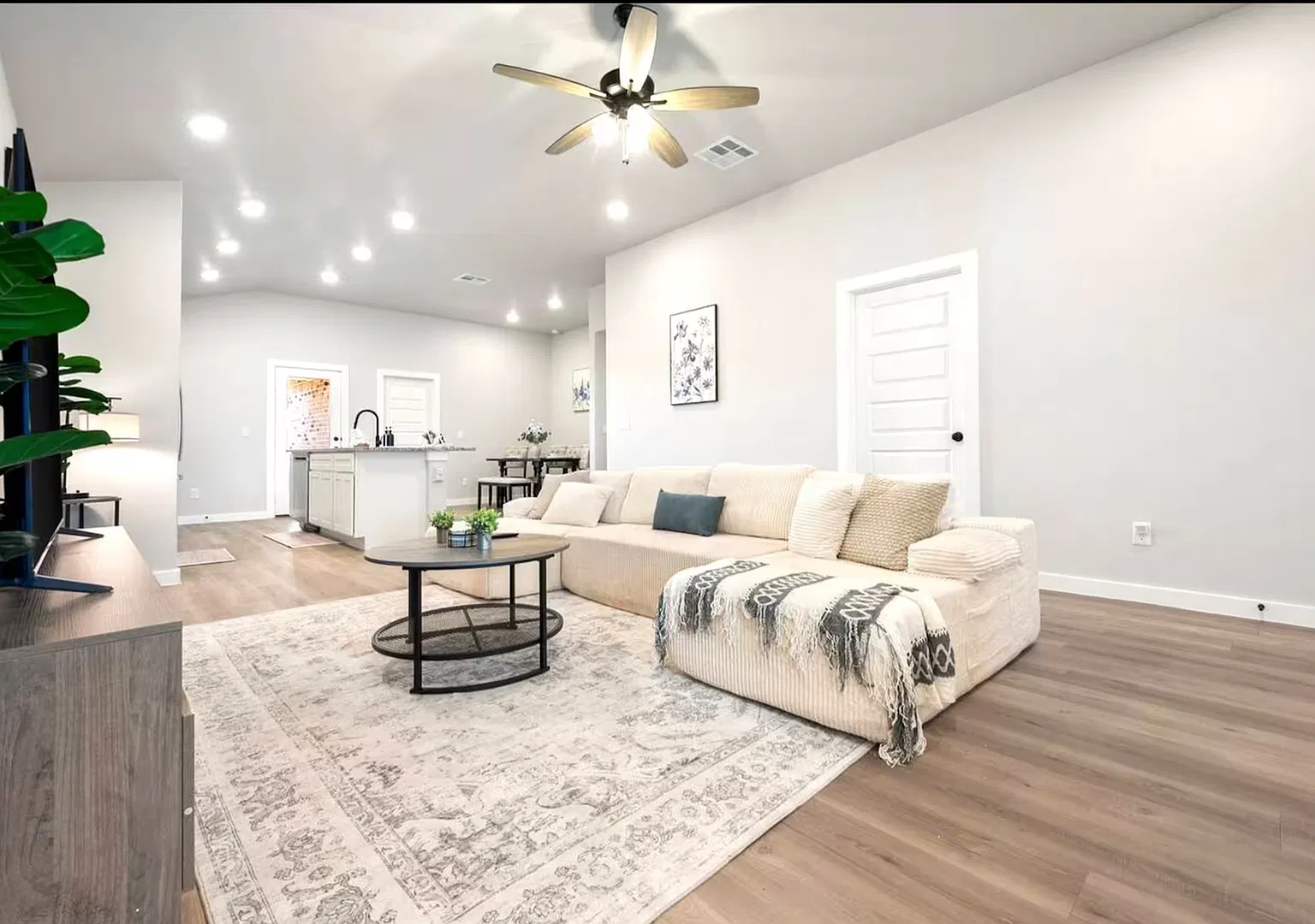 Fully Furnished Home for Rent in Upland West! — Photo 3