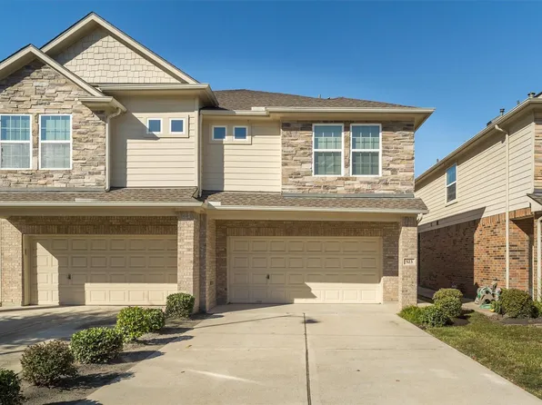 523 N 1st St, La Porte, TX 77571