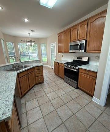 4th image of 637 Apache Dr