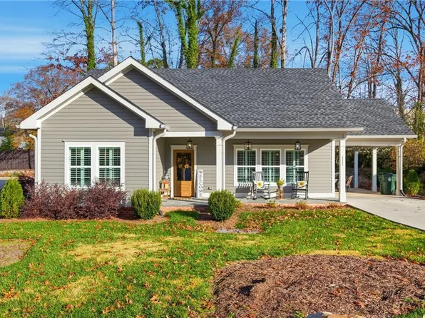 111 Smith Ct, Clarkesville, GA 30523