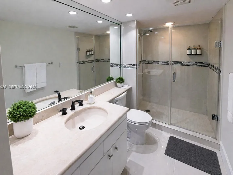 19707 Turnberry Way #20G — Photo 16
