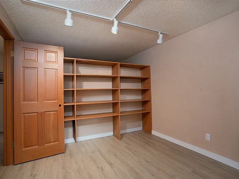 1045 Sunrise Ln — Photo 24