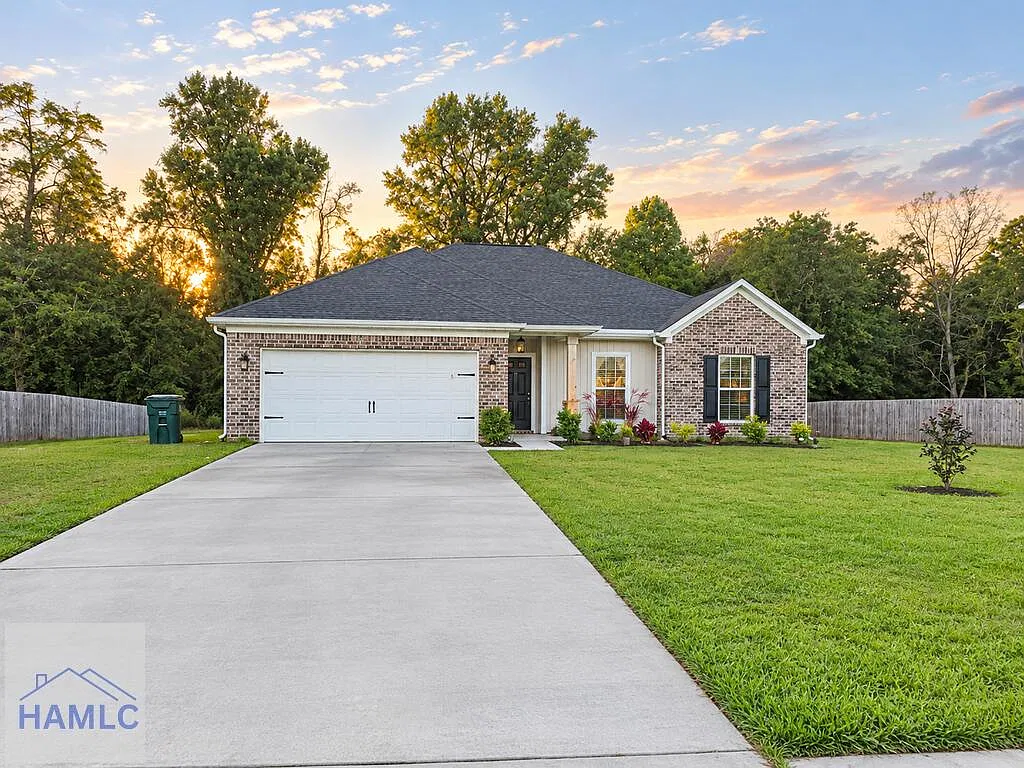 4 bed, 2.0 bath, 1924 sqft, $2,200 — Photo 1