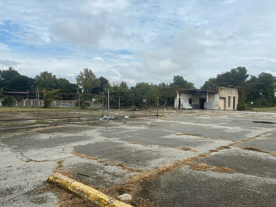 2nd image of 512 E Main St