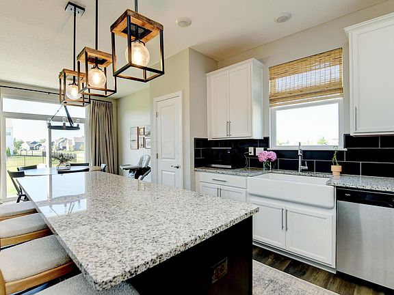3rd image of 513 Brayshaw Dr