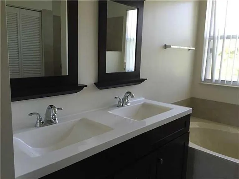686 Lone Pine Ln #686 — Photo 8