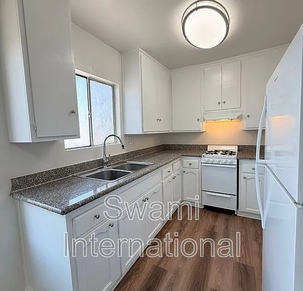 836 W 79th St #4 — Photo 29