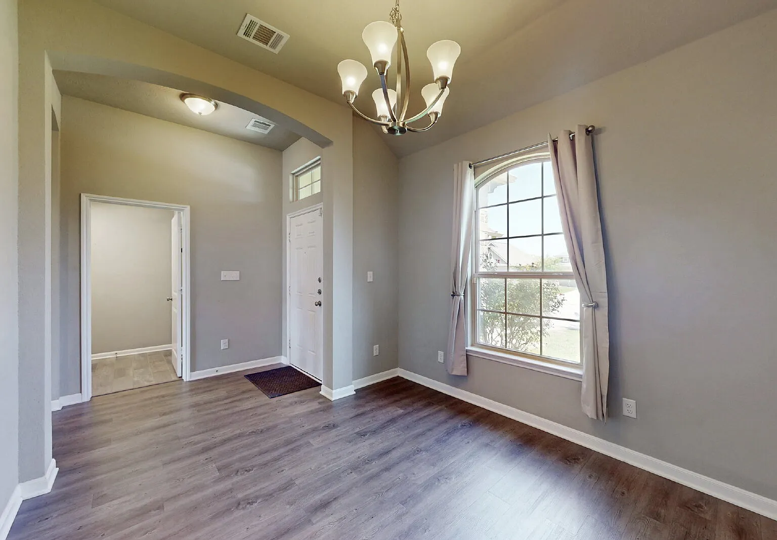 3 bed, 2.0 bath, 1454 sqft, $2,050 — Photo 4