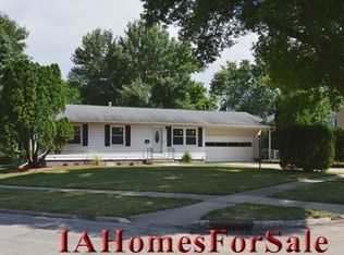319 Lewellen Dr NW, Cedar Rapids, IA 52405