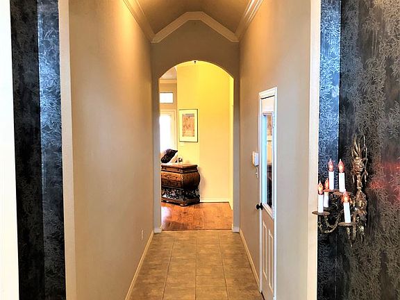 3rd image of 405 Harbor Oaks Dr