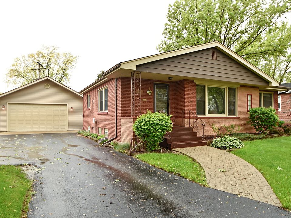 1st image of 806 Willow Dr