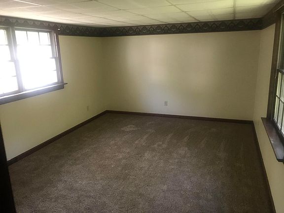 Master Bedroom w/ Bath