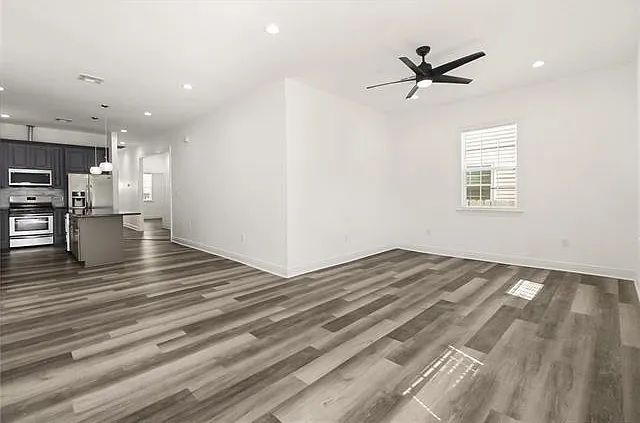 3 bed, 2.0 bath, 1400 sqft, $2,300 — Photo 4