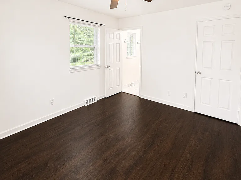 1002 Irving Dr — Photo 14