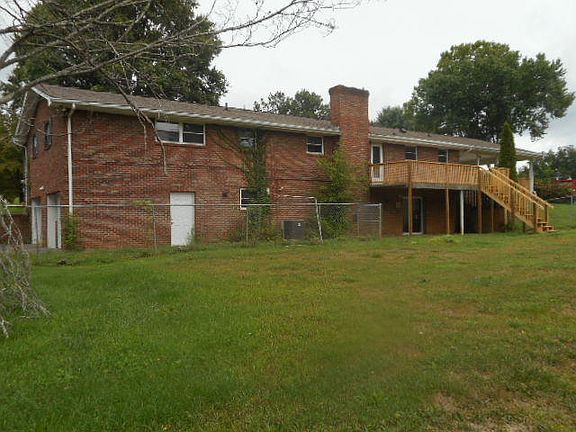 3rd image of 7110 Princess Ln