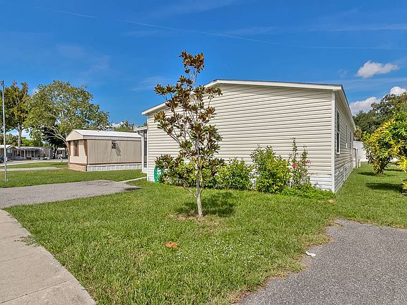 3rd image of 327 Banyan Ln