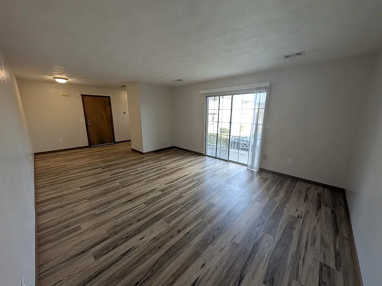 Squire Colony Apartments — Photo 14