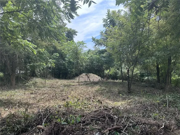 4 Marie Dr, Jeannette, PA 15644