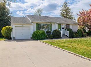 16 Retta Ln, Commack, NY 11725