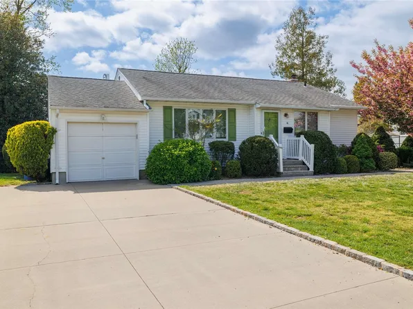 16 Retta Lane, Commack, NY 11725