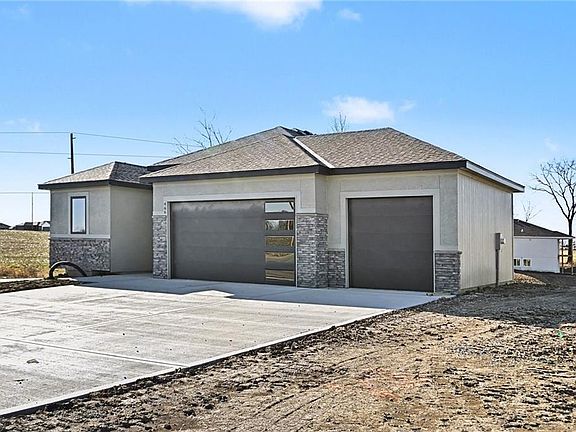4th image of 466 Green Dr