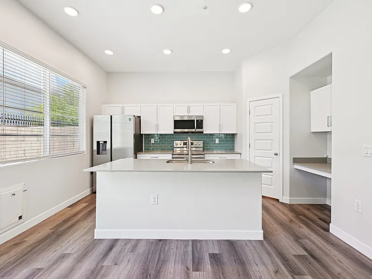 Baseline on 16 — Photo 45