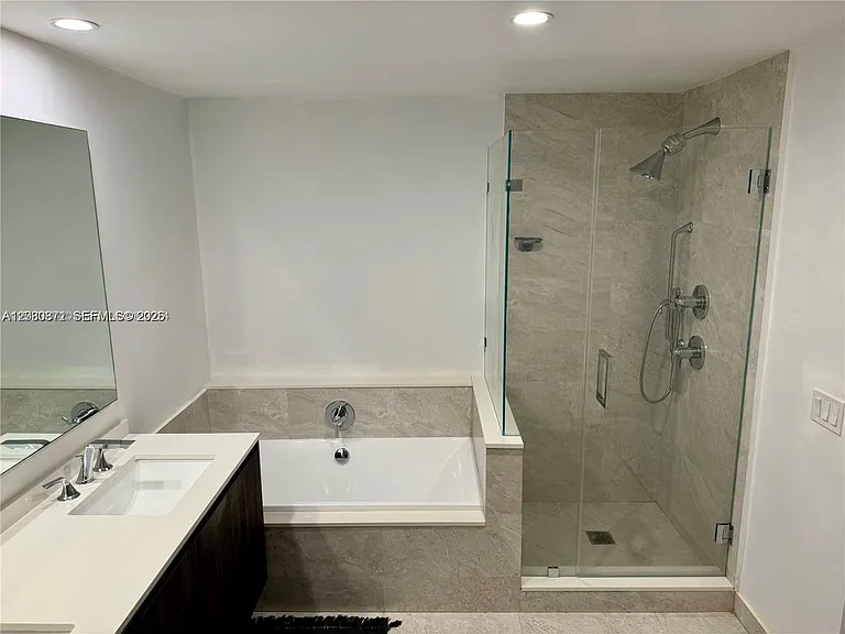 488 NE 18th St #1901 — Photo 11