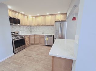 25-08 Newtown Ave #4, Astoria, NY 11102
