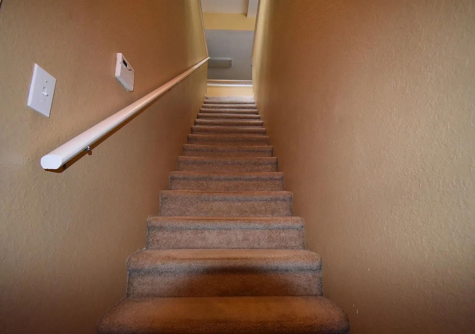 Altamonte Springs: Gated Community, 1 Bed/1 Bath Available Now! — Photo 2