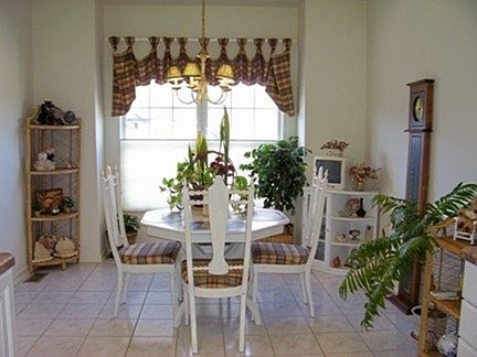Breakfast Nook
						:
						Eat-In area of Kitchen - Light & Bright with White Tile Floor