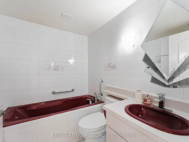 240 Scarlett Rd #2011 — Photo 16