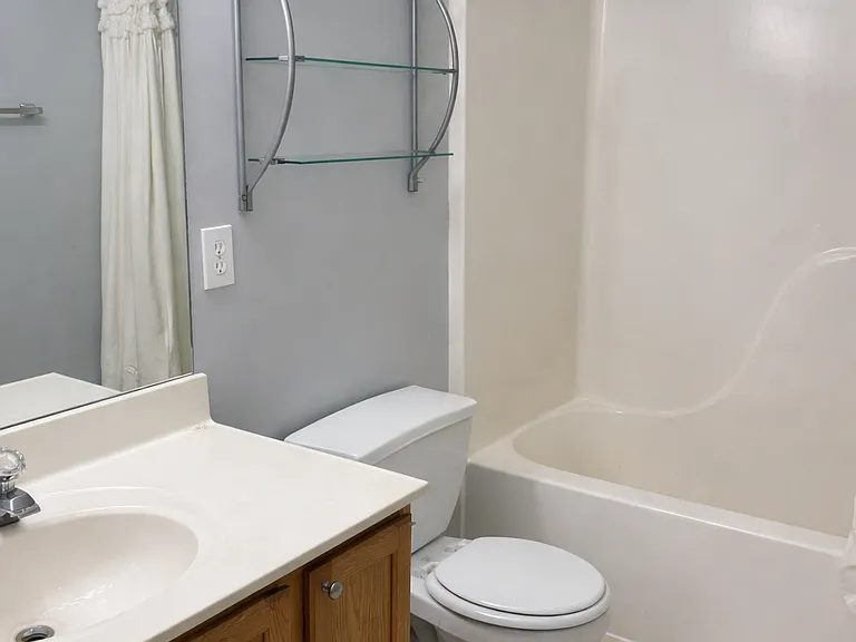 398 Madison Dr — Photo 5