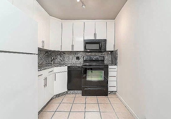 3rd image of 2596 Steinway St #2F