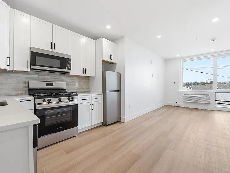 337 Johnston Ave #305 — Photo 5