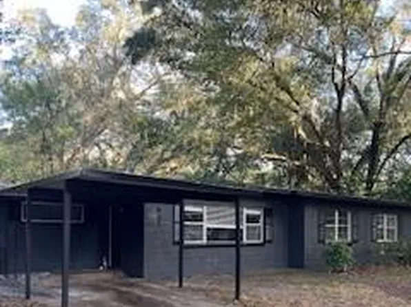 631 NW 36th Dr, Gainesville, FL 32607
