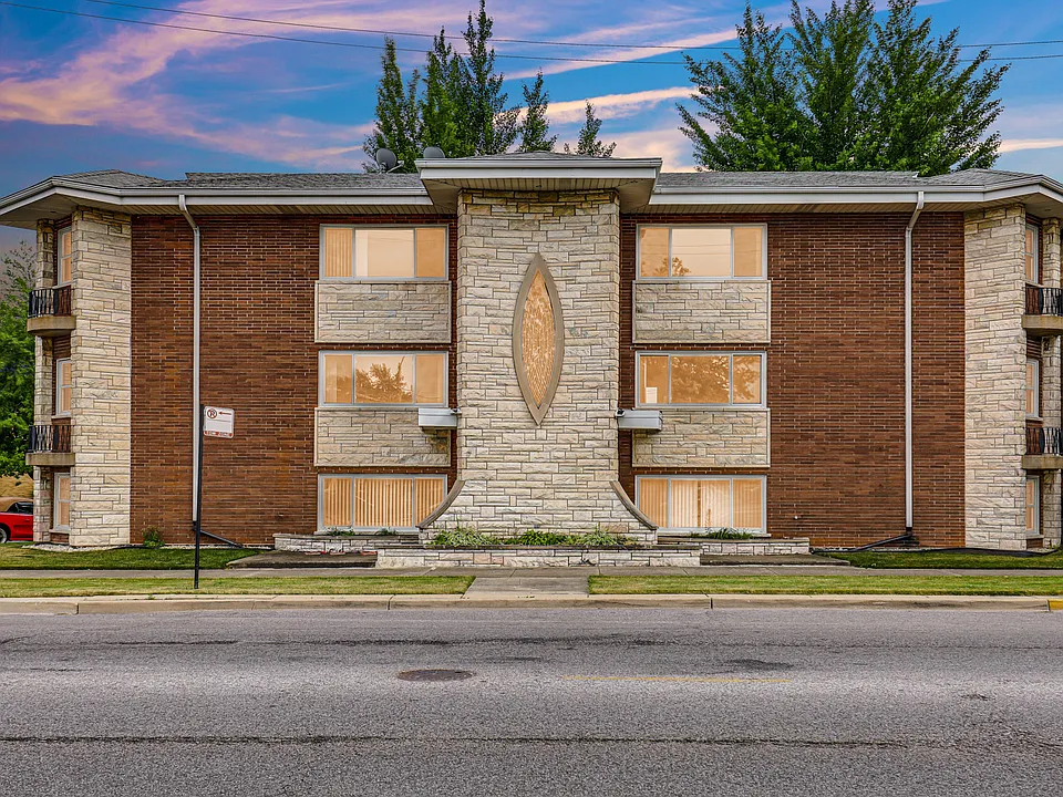 7105 W Foster Pl #2