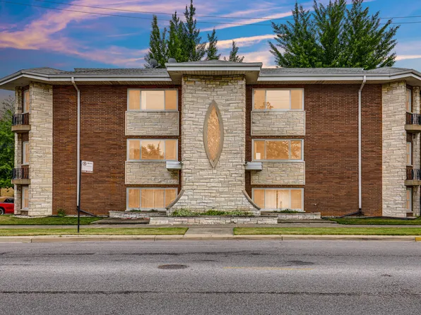 7105 W Foster Pl #2, Chicago, IL 60656