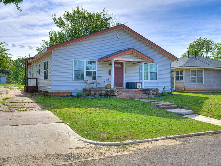 1905 N Park Ave — Photo 30